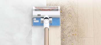 Метене и забърстване с едно движение Почиства едновременно петна от прах и вода