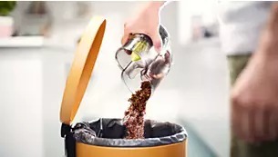 Уникалният дизайн на контейнера за прах позволява изпразване без облаци прах