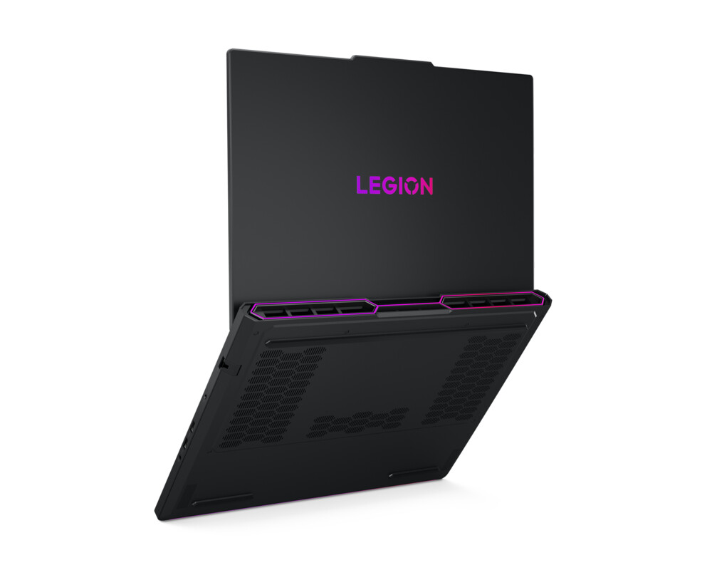 Лаптоп Lenovo Legion Pro 7 16IAX10H 12