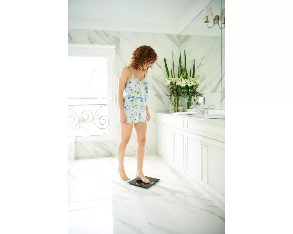 Смарт кантар Beurer GS 10 Glass bathroom scale  black; Automatic switch-off 2