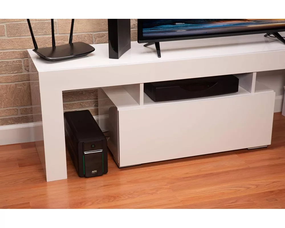 UPS APC Easy UPS BVX 700VA 230V IEC 4