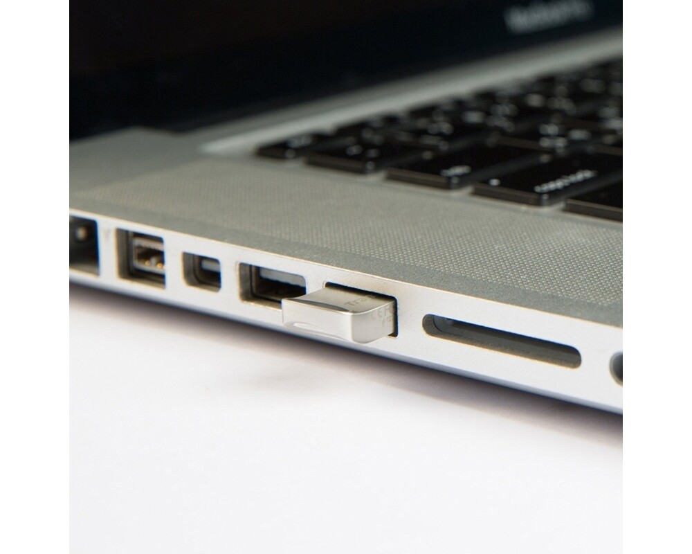 Флаш памет Transcend 32GB JETFLASH 710 7