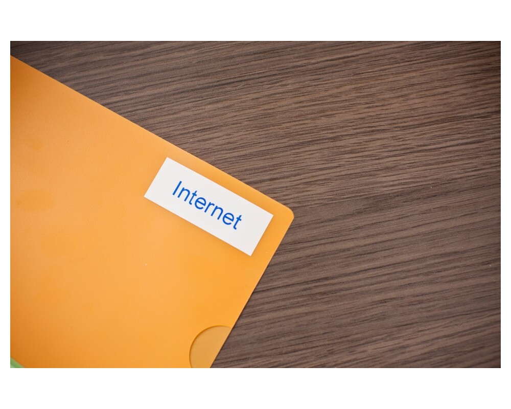 Хартия Brother TZe-243 Tape Blue on White Laminated 3