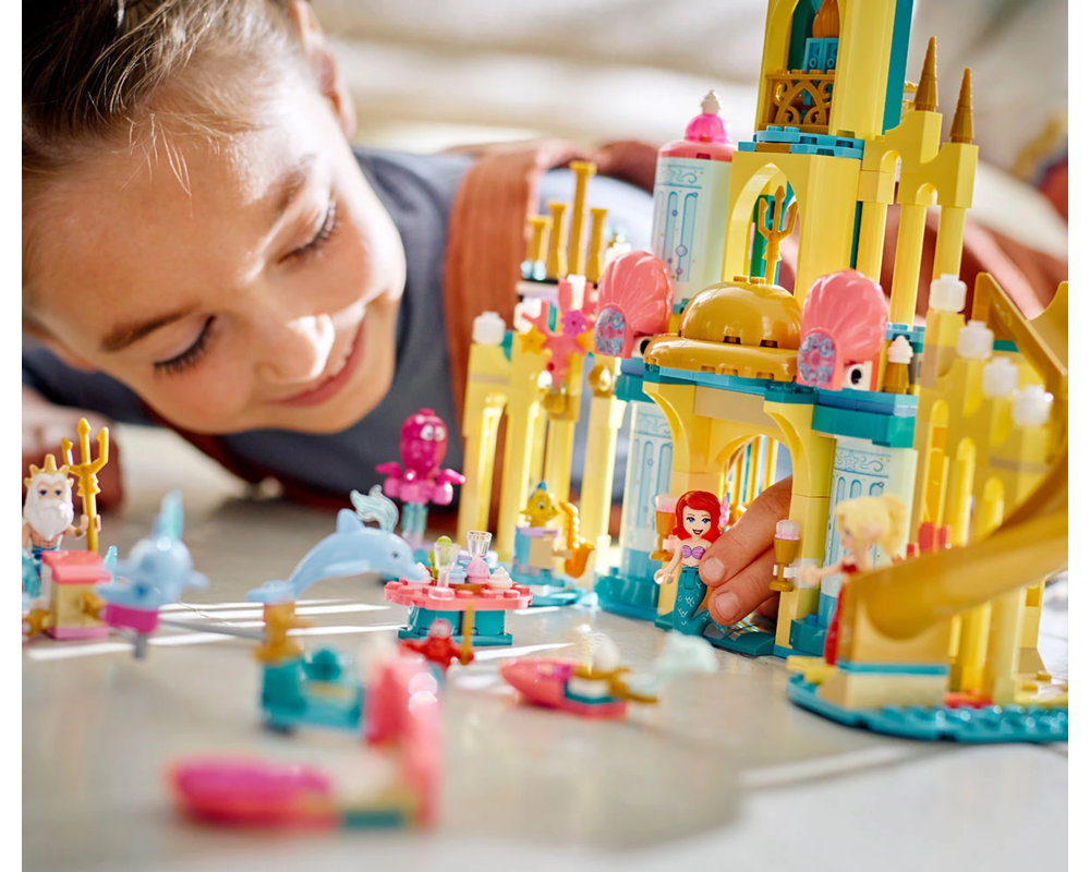 Конструктор LEGO Disney - Ariel's Underwater Palace Set - 43207 7