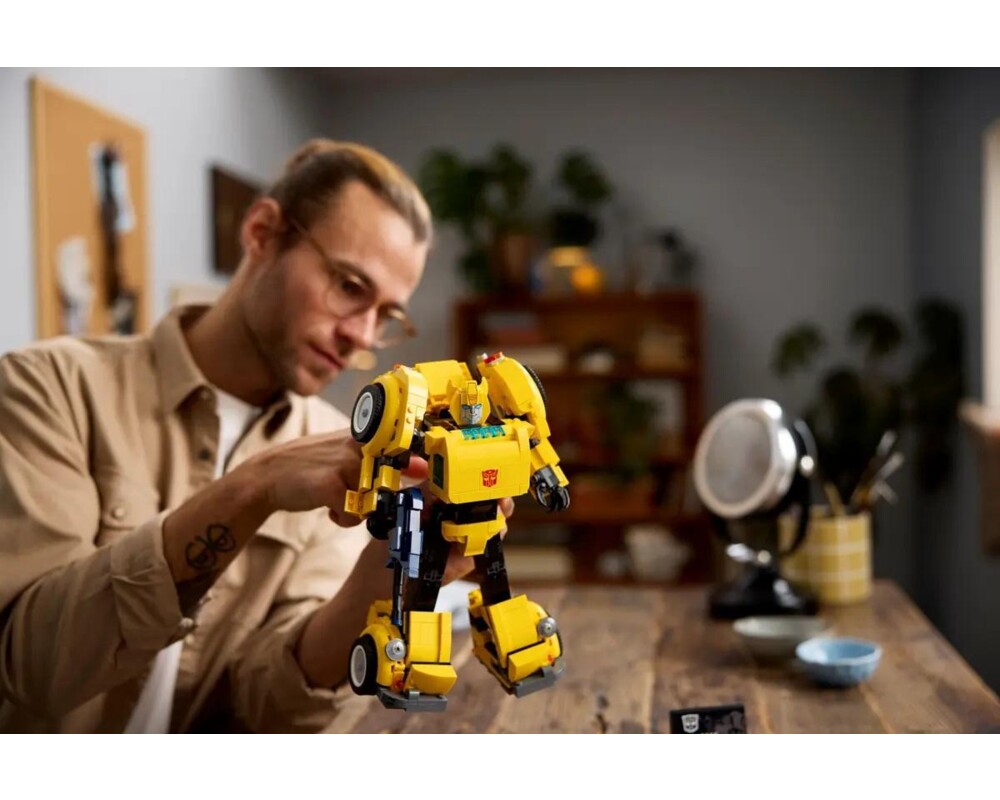 Конструктор LEGO Icons - Bumblebee, 10338 9