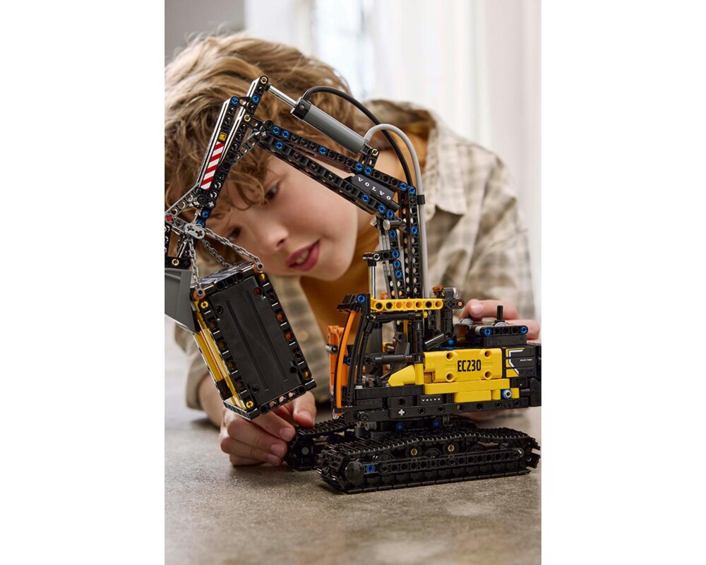 Конструктор LEGO Technic - Volvo FMX LKW, 42175 4