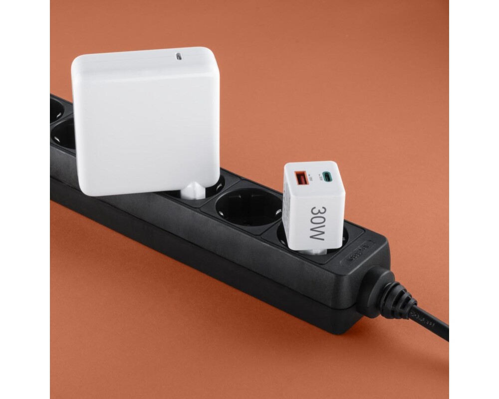 Зарядно HAMA Бързо мини Gan , 30 W, 1x USB-C, 1x USB-A, PD, бял 12