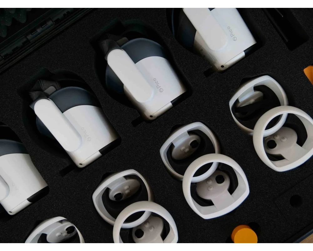 Очила за VR Комплект 4 бр. PICO Neo 3  , куфар, рутер, таблет и аксесоари 5