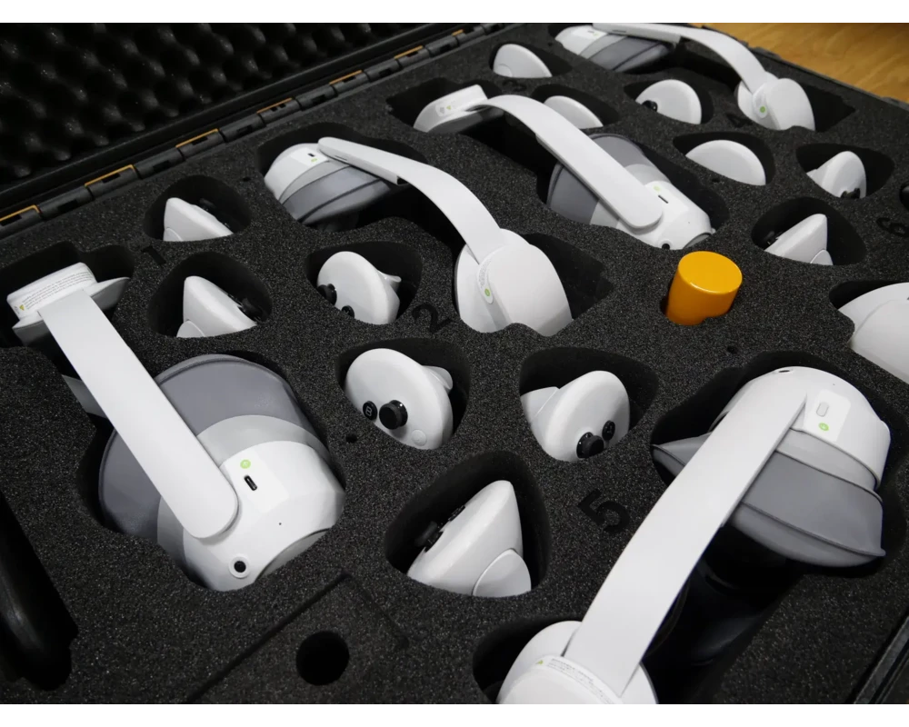 Очила за VR Комплект  Expert-6 бр PICO 4 Ultra  ,куфар, таблет, рутер, аксесоари 7